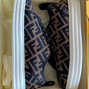 FENDI SNEAKERS